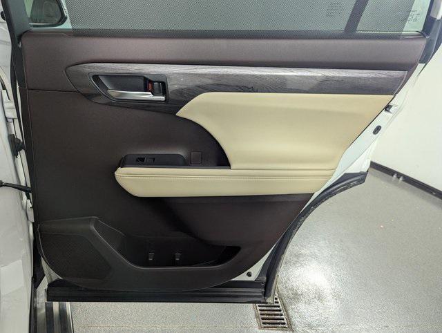 used 2021 Toyota Highlander car, priced at $36,989