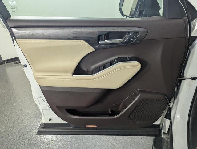 used 2021 Toyota Highlander car, priced at $36,989
