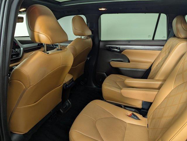 used 2021 Toyota Highlander car, priced at $34,989