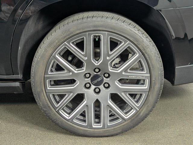 used 2025 GMC Yukon car, priced at $97,989