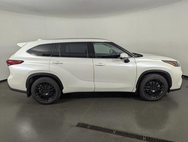 used 2021 Toyota Highlander car, priced at $35,989