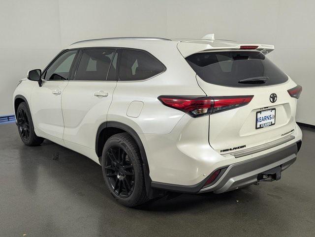 used 2021 Toyota Highlander car, priced at $35,989