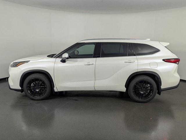 used 2021 Toyota Highlander car, priced at $35,989