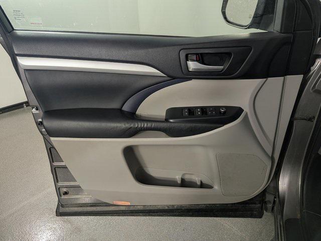 used 2015 Toyota Highlander car, priced at $18,989