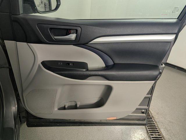 used 2015 Toyota Highlander car, priced at $18,989