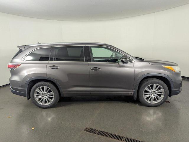 used 2015 Toyota Highlander car, priced at $18,989