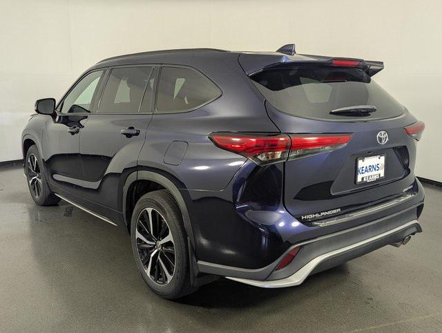 used 2021 Toyota Highlander car, priced at $33,489