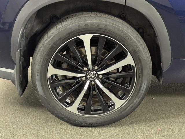 used 2021 Toyota Highlander car, priced at $30,989