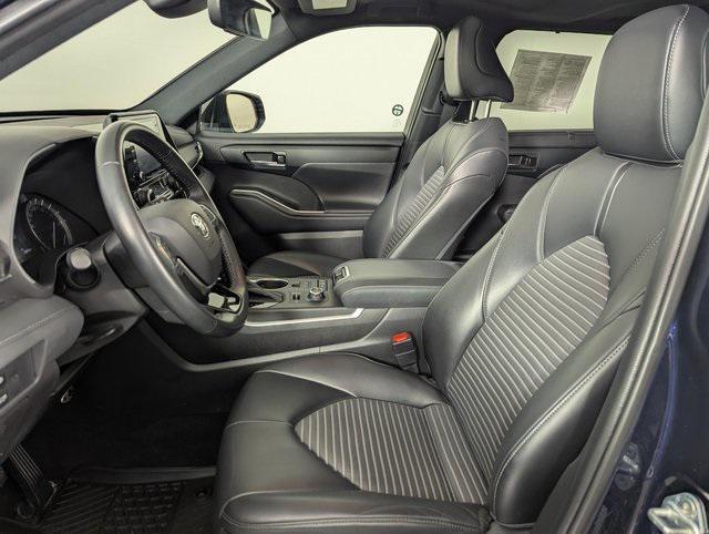 used 2021 Toyota Highlander car, priced at $30,989