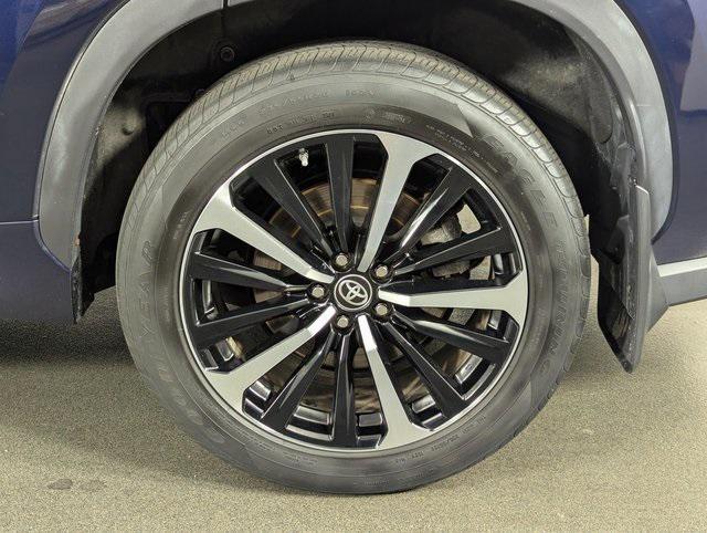 used 2021 Toyota Highlander car, priced at $30,989