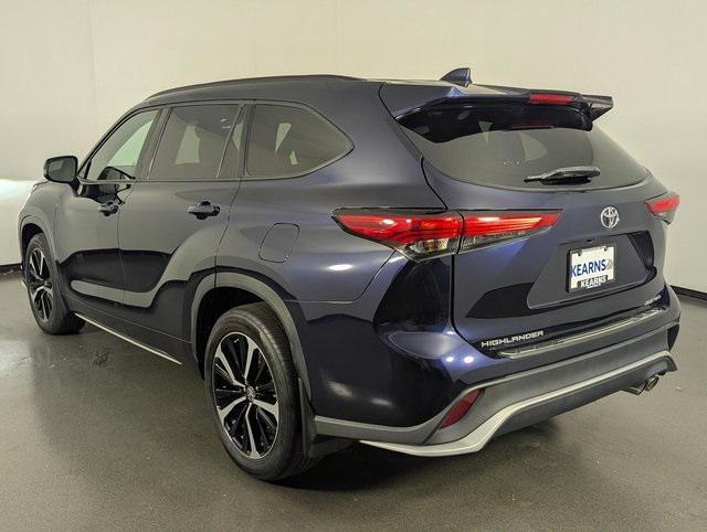 used 2021 Toyota Highlander car, priced at $30,989