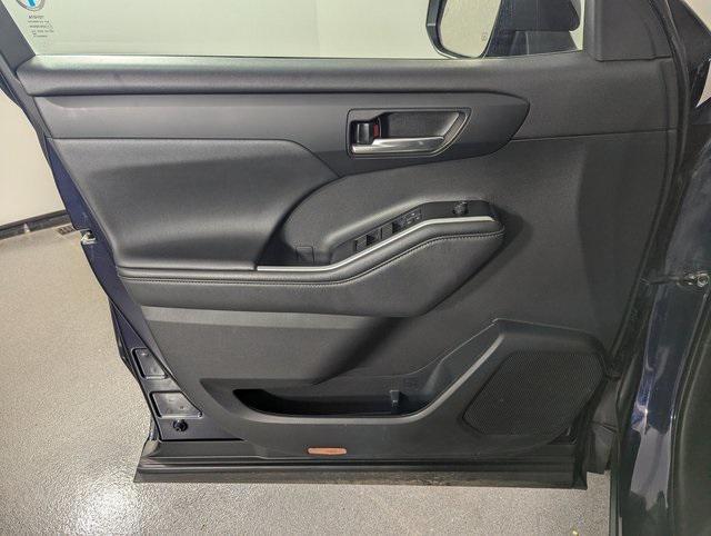 used 2021 Toyota Highlander car, priced at $30,989