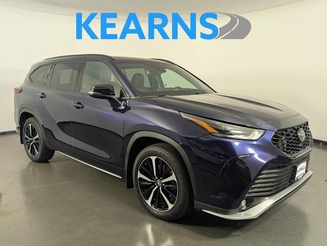 used 2021 Toyota Highlander car, priced at $32,489