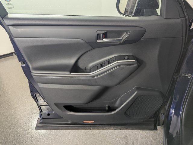 used 2021 Toyota Highlander car, priced at $33,489