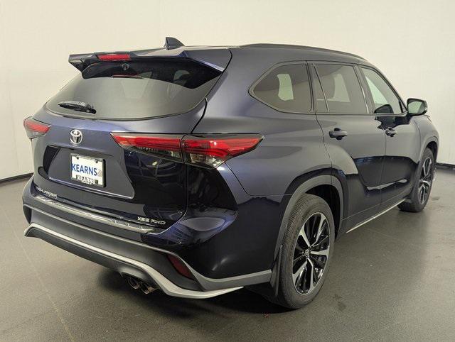 used 2021 Toyota Highlander car, priced at $33,489