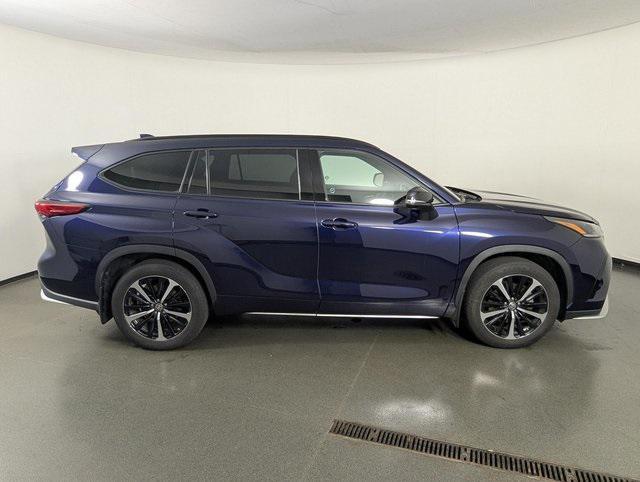 used 2021 Toyota Highlander car, priced at $33,489