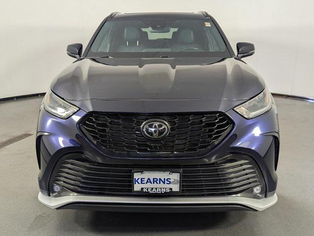 used 2021 Toyota Highlander car, priced at $33,489