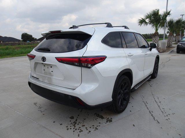 used 2022 Toyota Highlander car, priced at $29,375