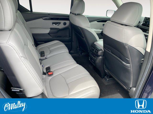 new 2025 Honda Pilot car, priced at $45,099