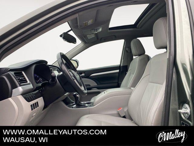 used 2014 Toyota Highlander car, priced at $17,995