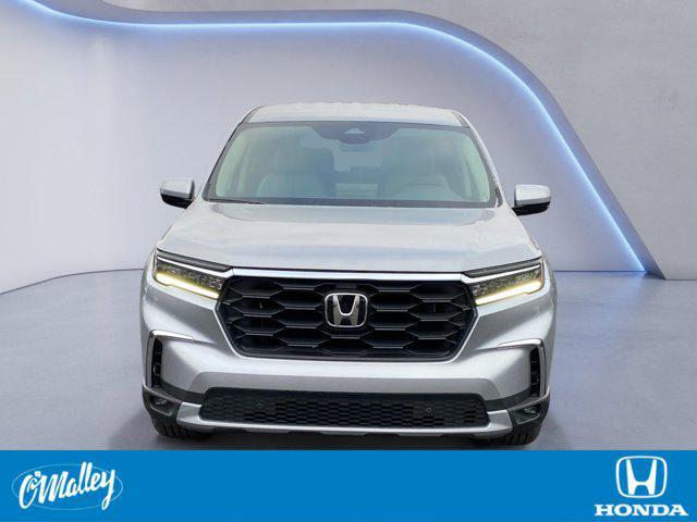 new 2025 Honda Pilot car, priced at $45,199