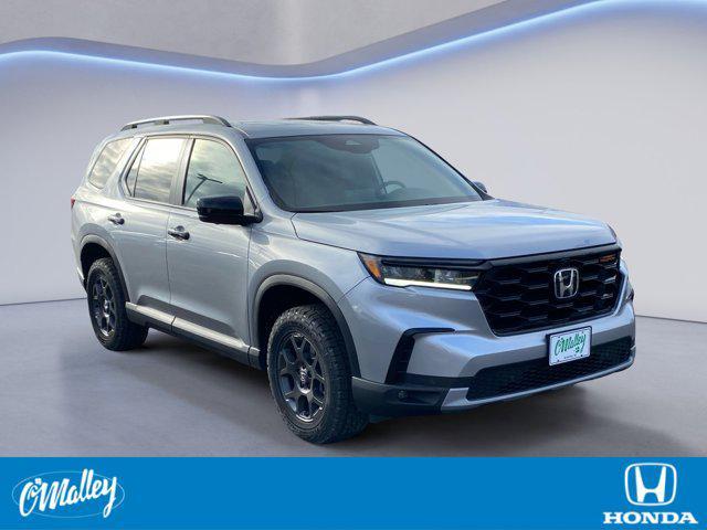 new 2025 Honda Pilot car, priced at $48,599