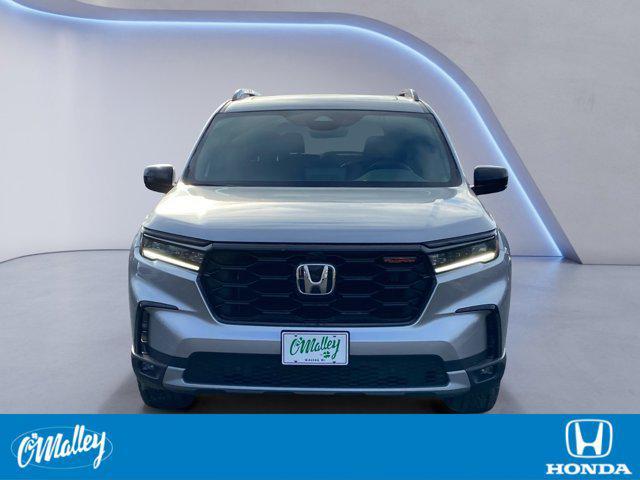 new 2025 Honda Pilot car, priced at $48,599