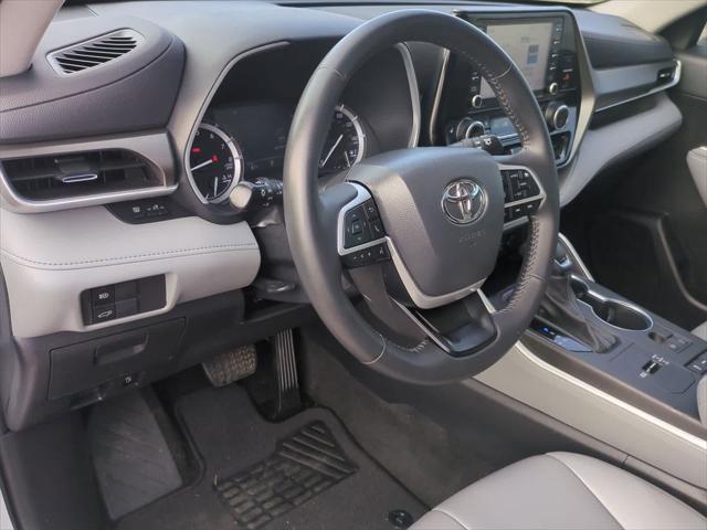 used 2022 Toyota Highlander car, priced at $34,359