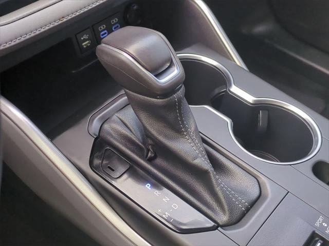 used 2022 Toyota Highlander car, priced at $34,359