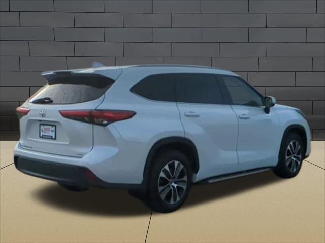 used 2022 Toyota Highlander car, priced at $34,359