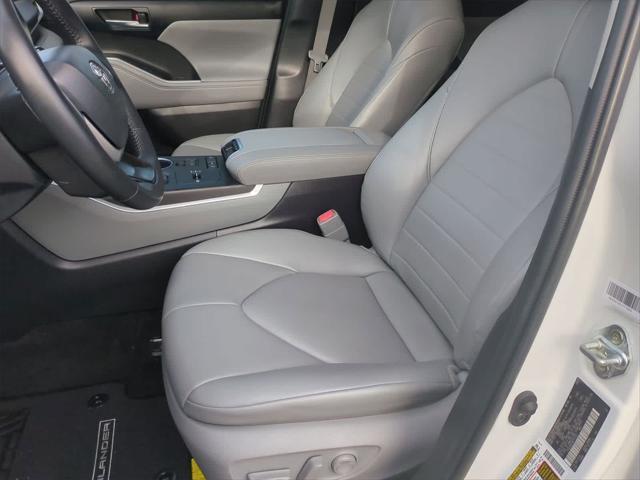 used 2022 Toyota Highlander car, priced at $34,359