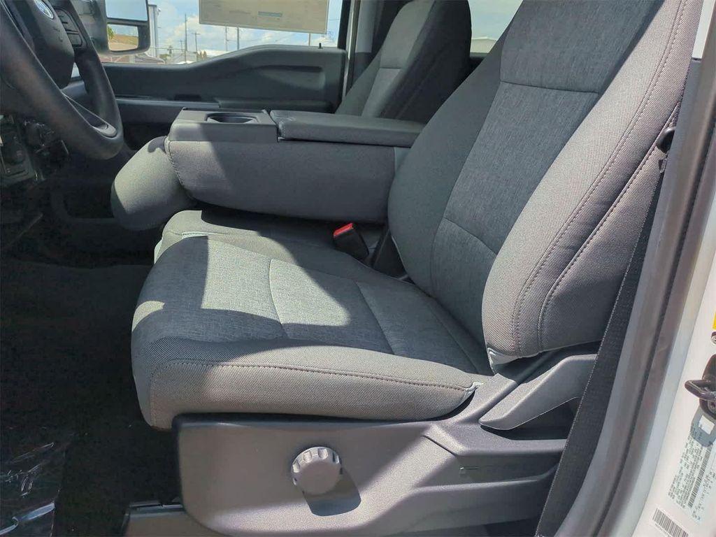 new 2025 Ford F-250 car, priced at $67,264
