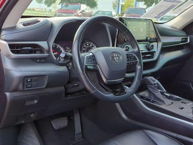 used 2021 Toyota Highlander car, priced at $28,495