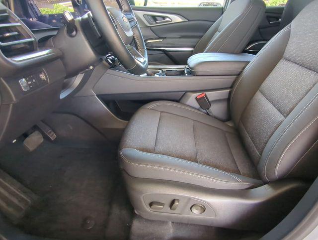 used 2024 Chevrolet Traverse car, priced at $42,995