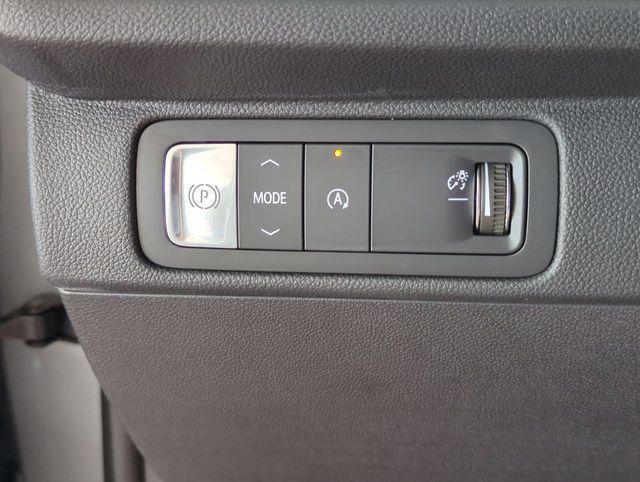 used 2024 Chevrolet Traverse car, priced at $42,995