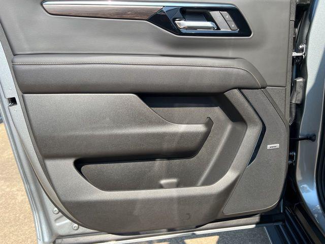 new 2025 Chevrolet Suburban car, priced at $75,645