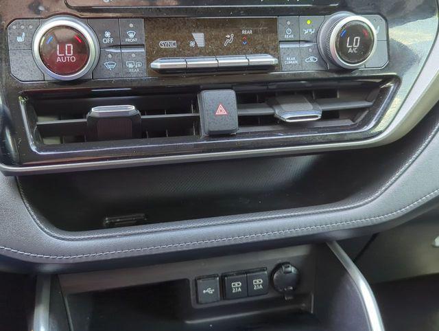 used 2021 Toyota Highlander car, priced at $30,995