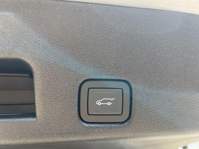 new 2026 Chevrolet Traverse car, priced at $59,015