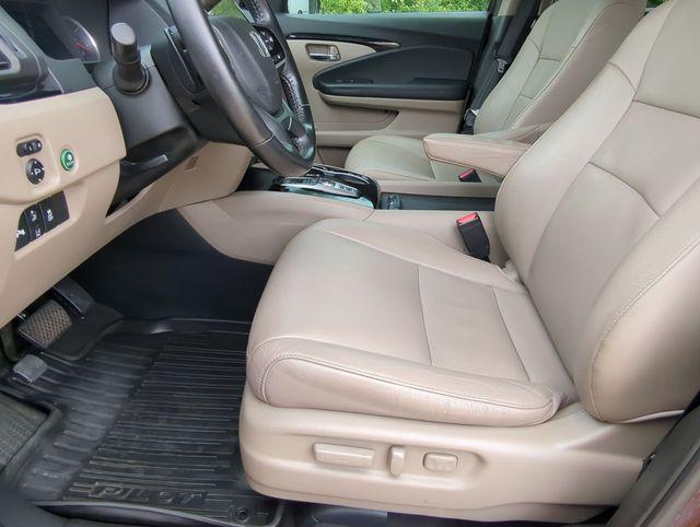 used 2022 Honda Pilot car, priced at $32,995