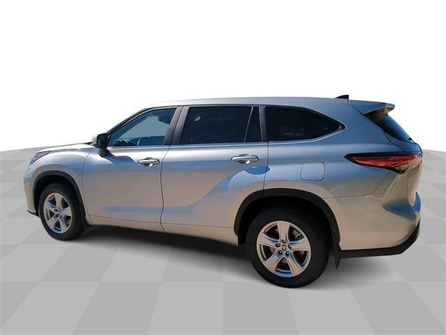 used 2023 Toyota Highlander car, priced at $38,998