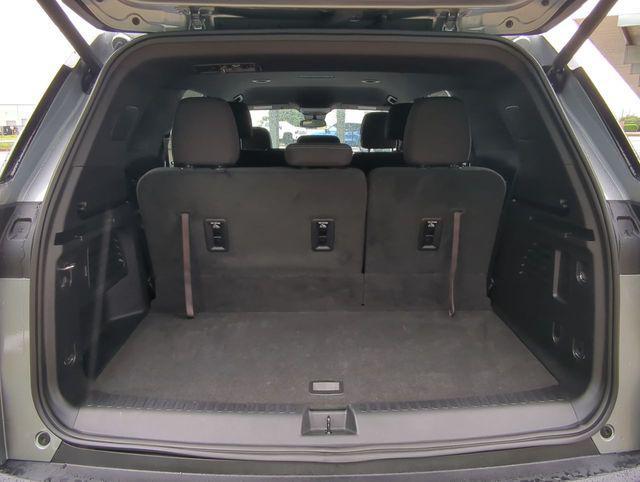 used 2024 Chevrolet Traverse car, priced at $39,995