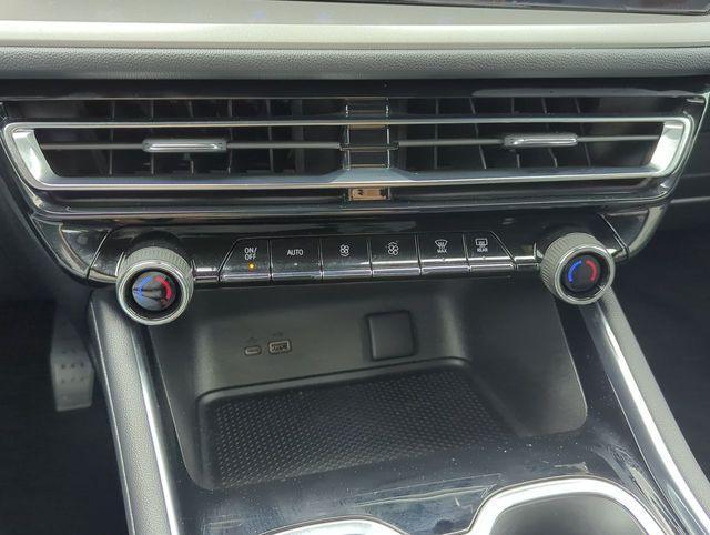 used 2024 Chevrolet Traverse car, priced at $39,995