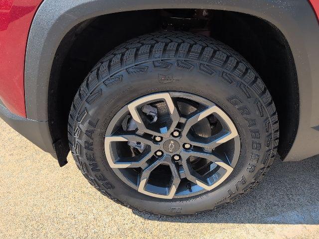 new 2026 Chevrolet Equinox car, priced at $32,205