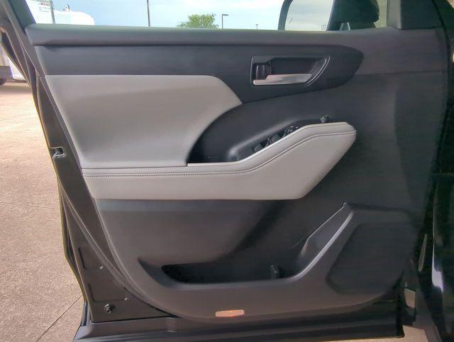 used 2024 Toyota Highlander car, priced at $42,495
