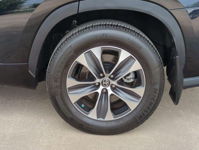used 2024 Toyota Highlander car, priced at $42,495
