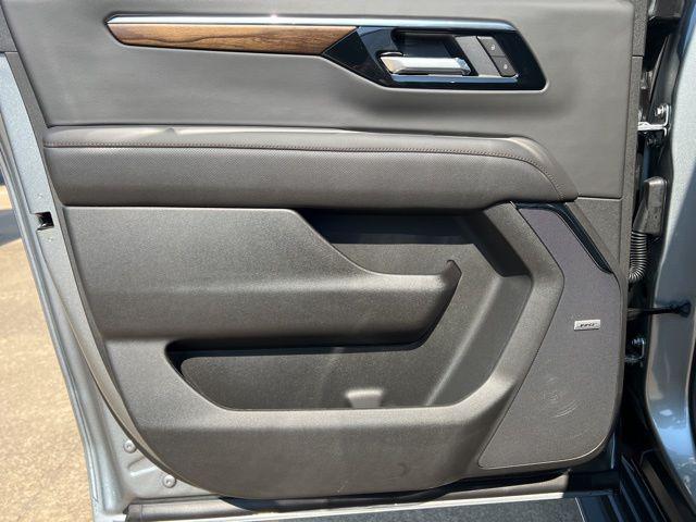 new 2025 Chevrolet Suburban car, priced at $76,220