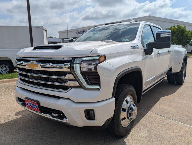 new 2025 Chevrolet Silverado 3500 car, priced at $90,995
