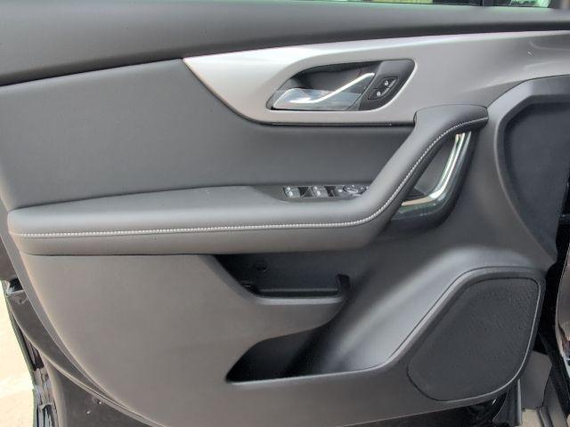 new 2025 Chevrolet Blazer car, priced at $30,665