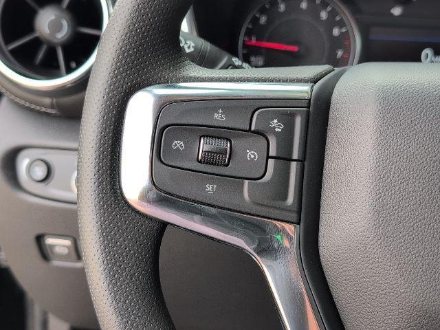 new 2025 Chevrolet Blazer car, priced at $30,665