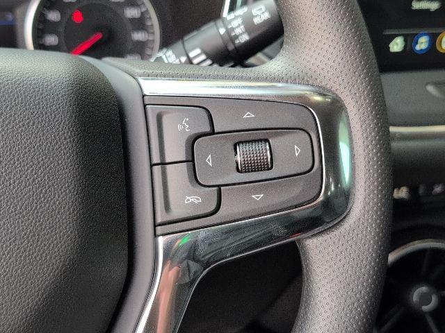 new 2025 Chevrolet Blazer car, priced at $30,665